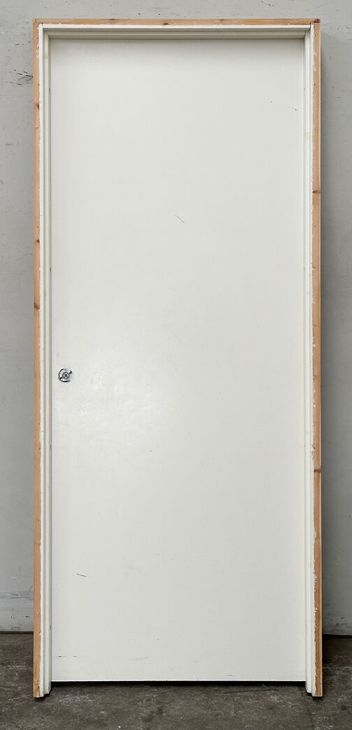 Massiv dør med karm M9