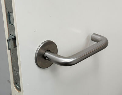 d line dørgreb 16 mm U m. klipsrosetter