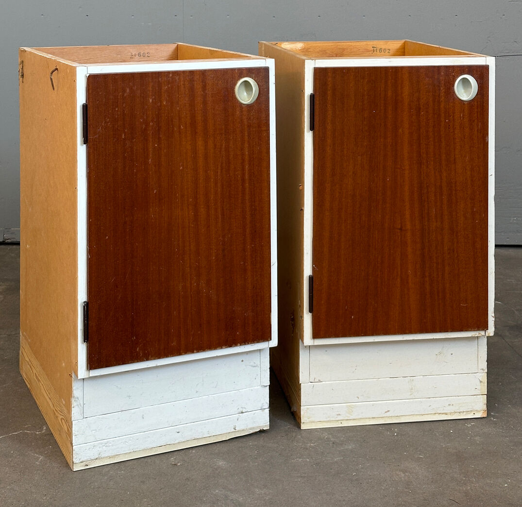 Grydeskab med overfalset låge v.h.