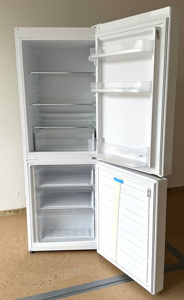 Gram køle/fryseskab i pæn stand