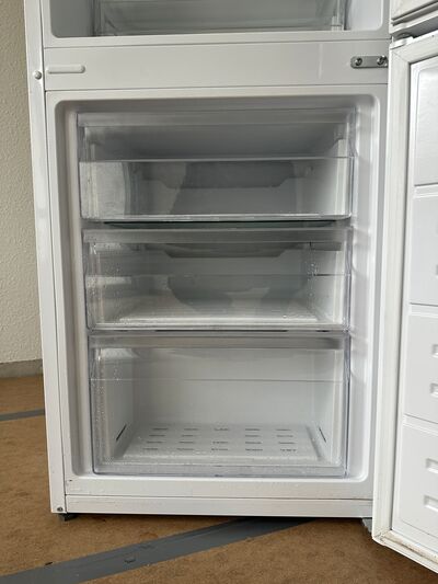 Gram køle/fryseskab i pæn stand