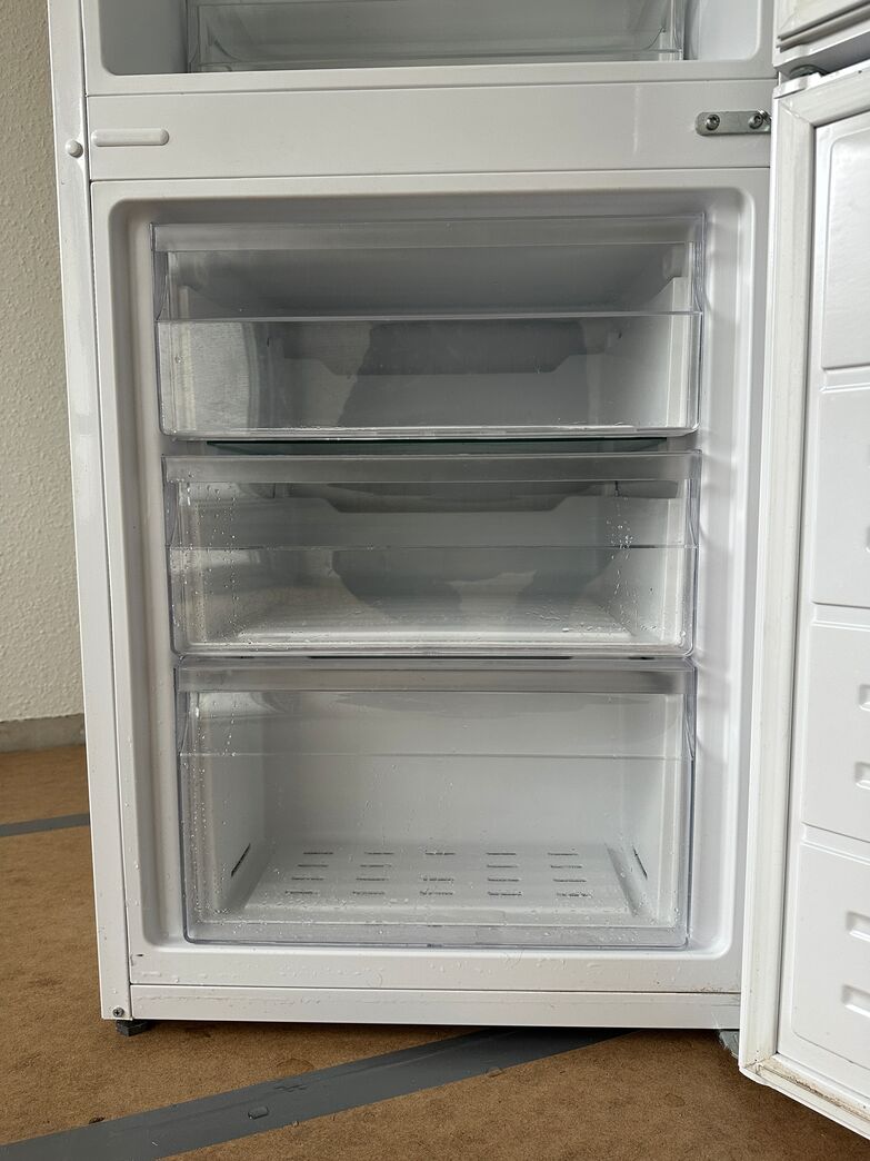 Gram køle/fryseskab i pæn stand