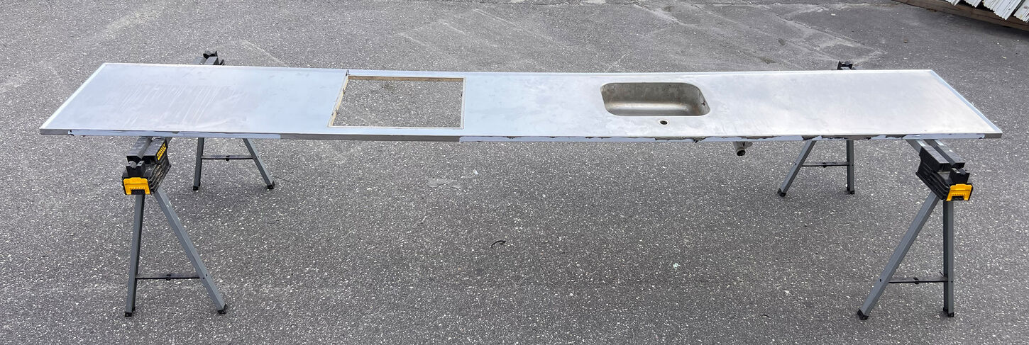 Stålbordplade med vask - 408 cm