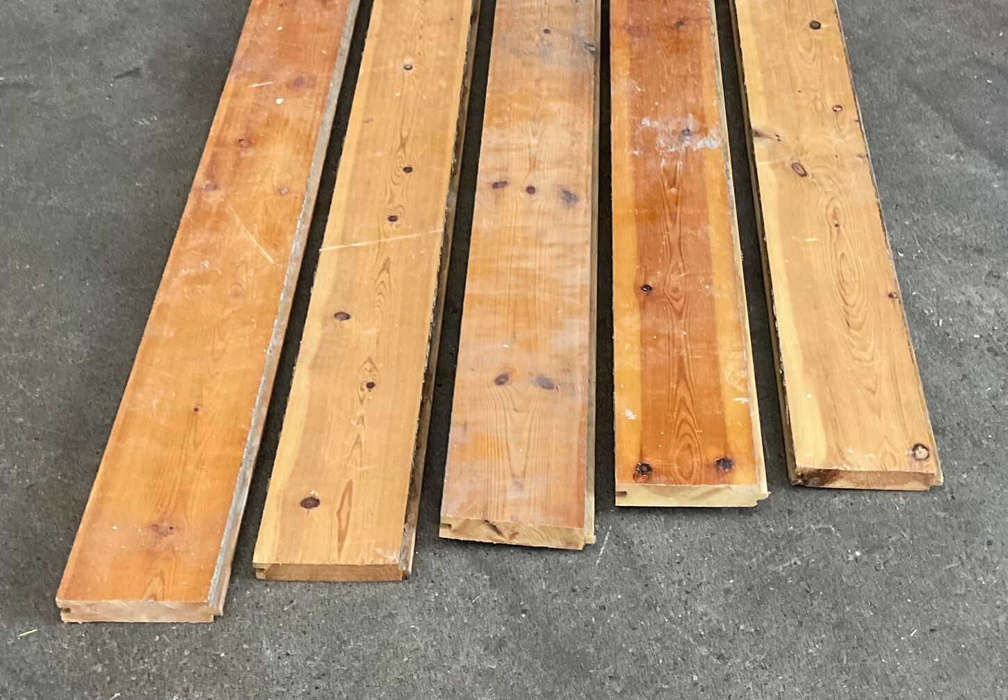 Gulvbræt i fyrretræ 175 cm.