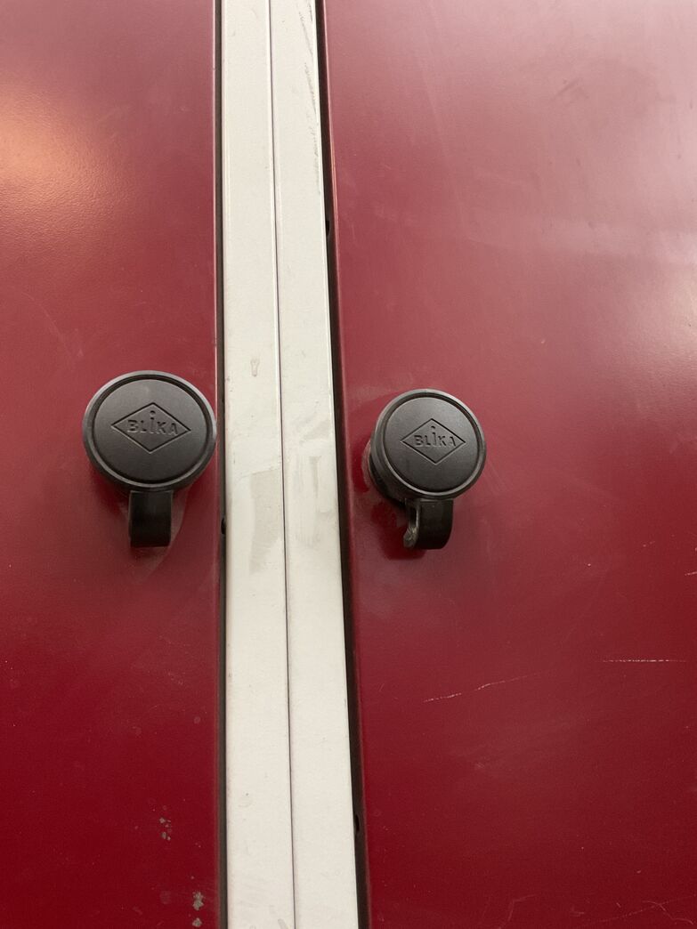 Metalskab med 4 låger