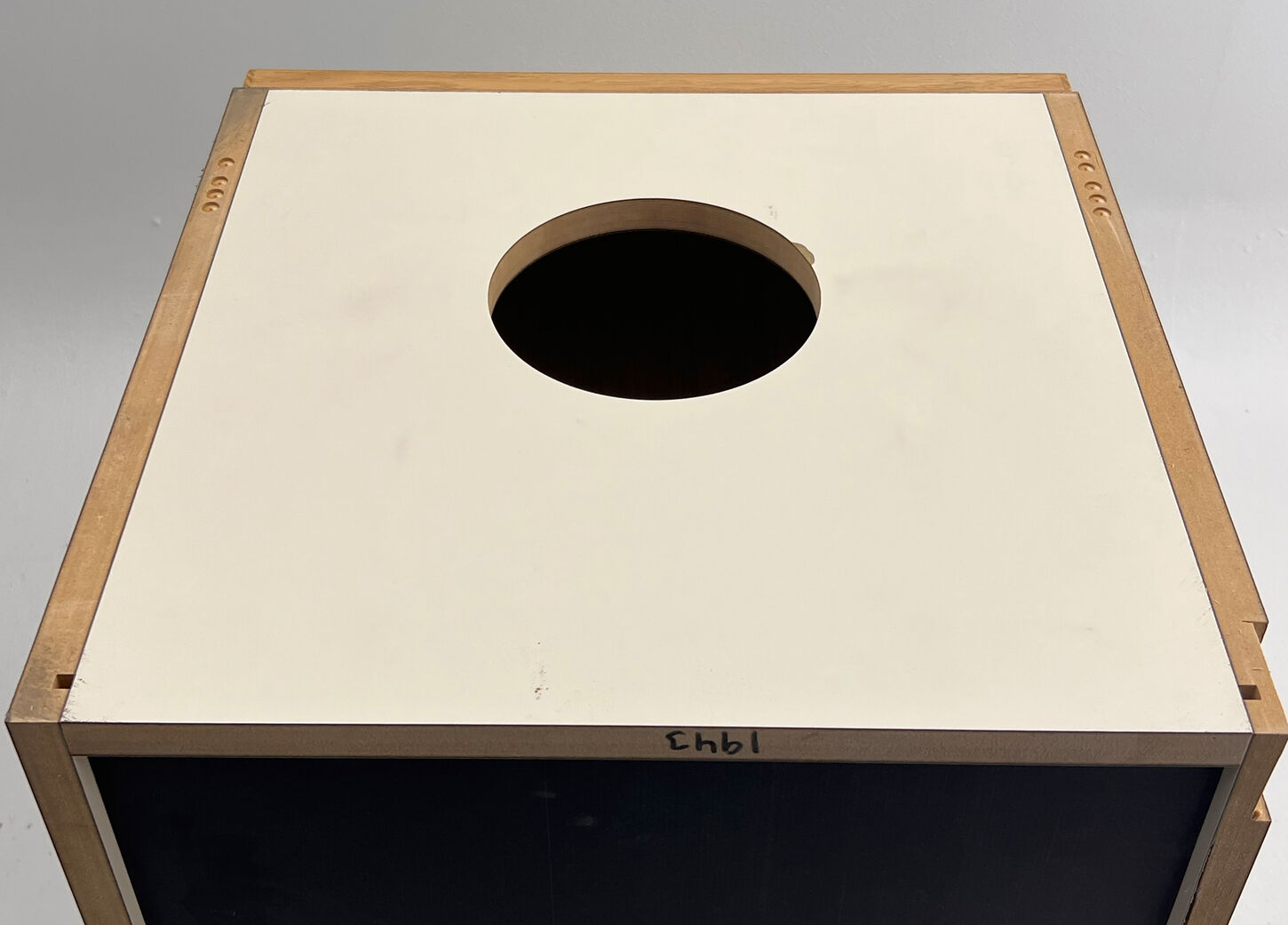 Skab 40 x 40 x 40 cm