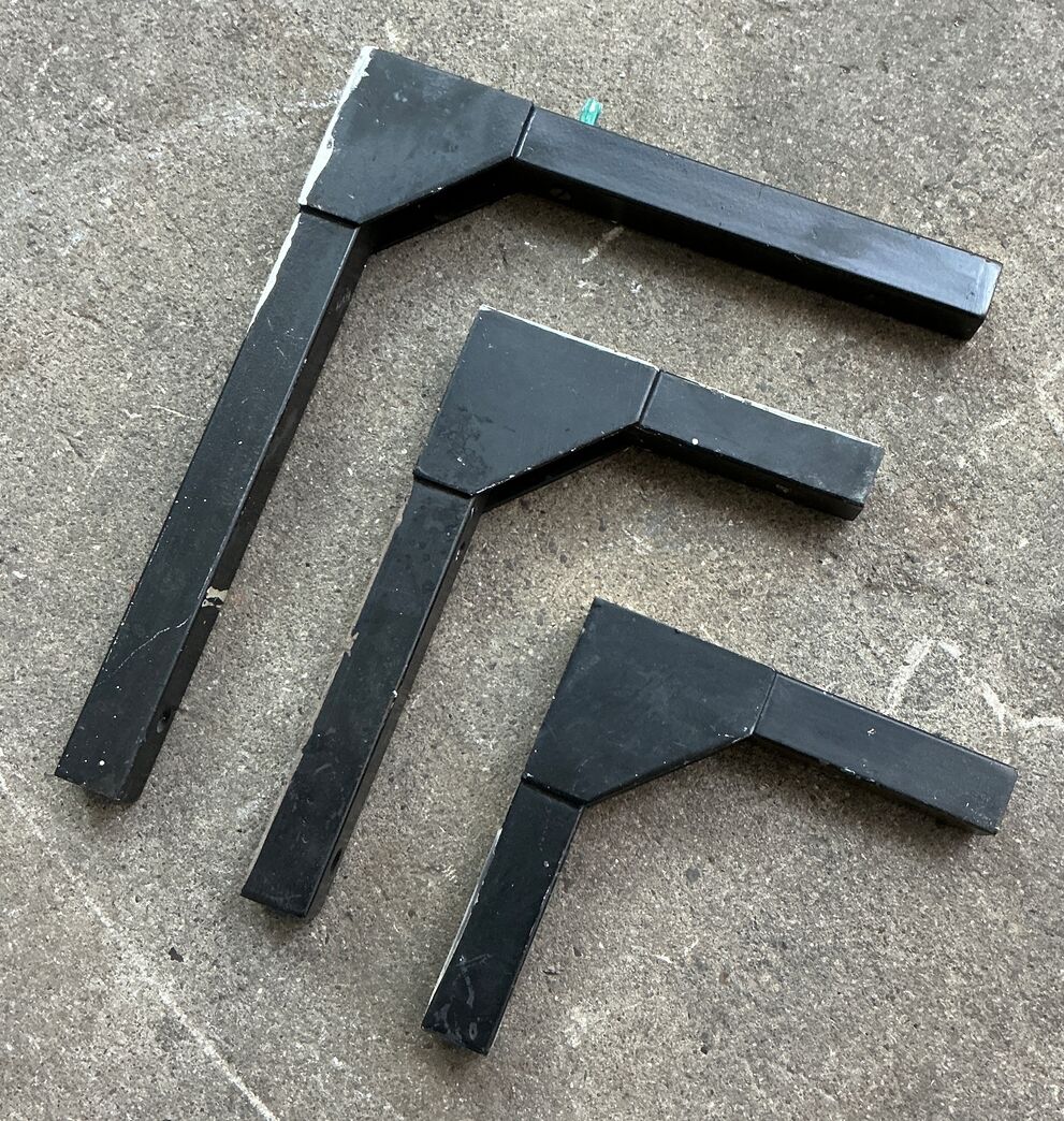 Hyldeknægt i metal 16 x 16  cm