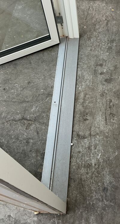 Dobbelt terrassedør med energiglas, højre ind.