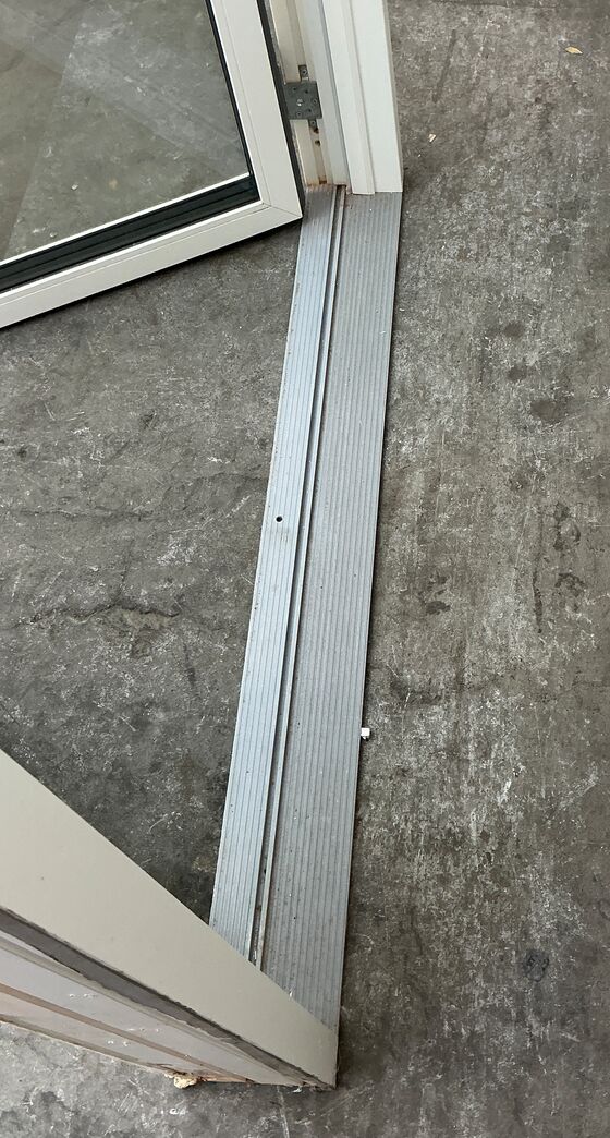 Dobbelt terrassedør med energiglas, højre ind.