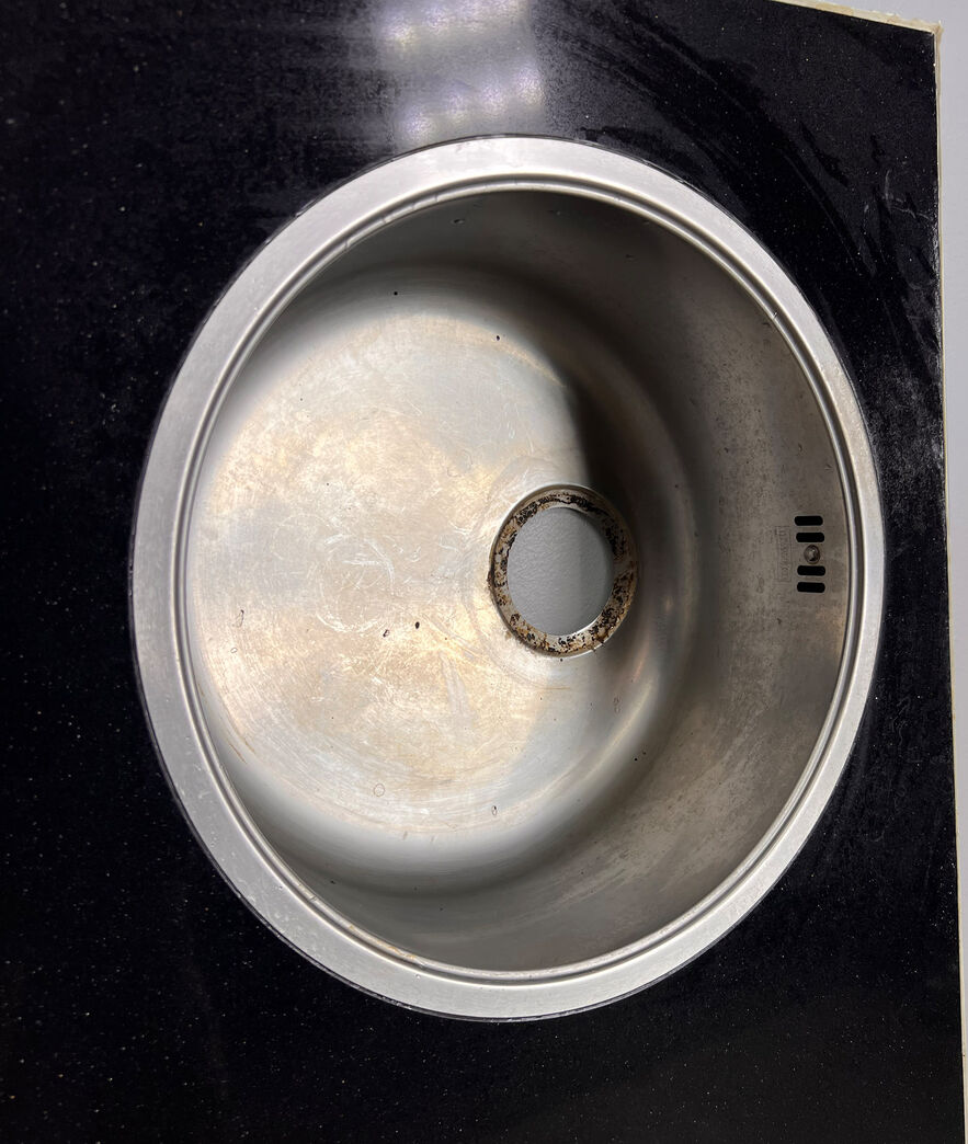 Bordplade med vask 121 cm