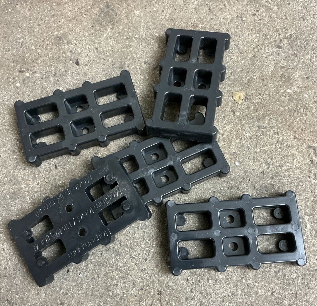 Kasse med Harpun justerbrik sort 10 mm - 400 stk