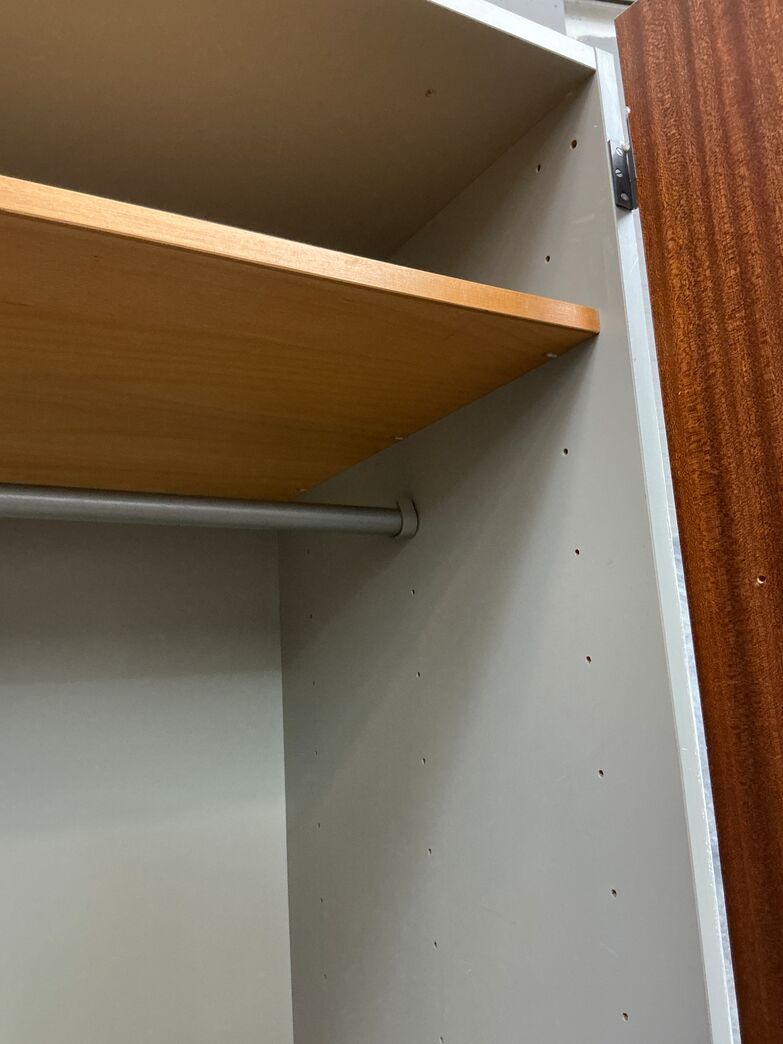 Tectum dobbelt garderobeskab m. malerstænk på lågerne