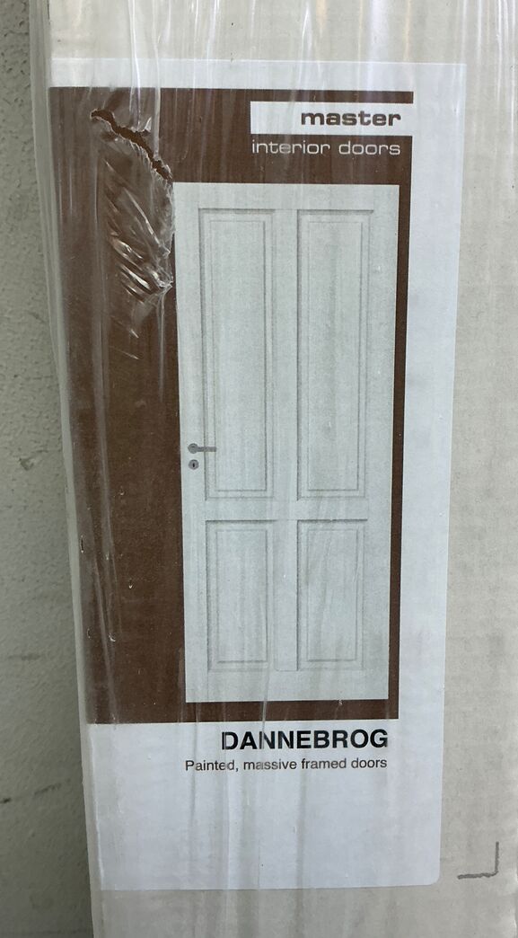 Massiv dannebrogsdør uden karm M7