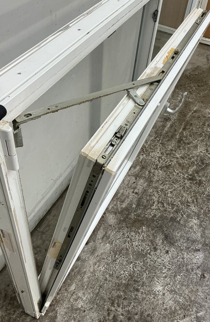 Plast 2-fags vindue med dreje kip og fast karm