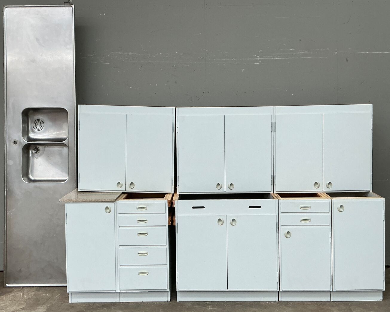 Malet komplet 60'er køkken