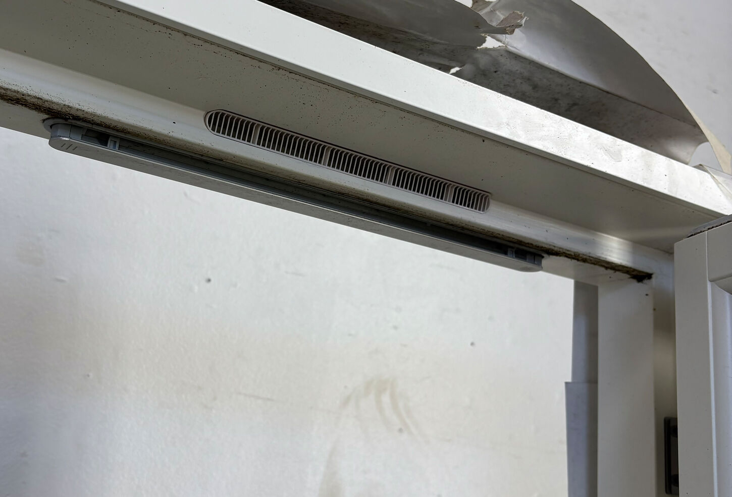 Termovindue fra Rationel med redningsåbning