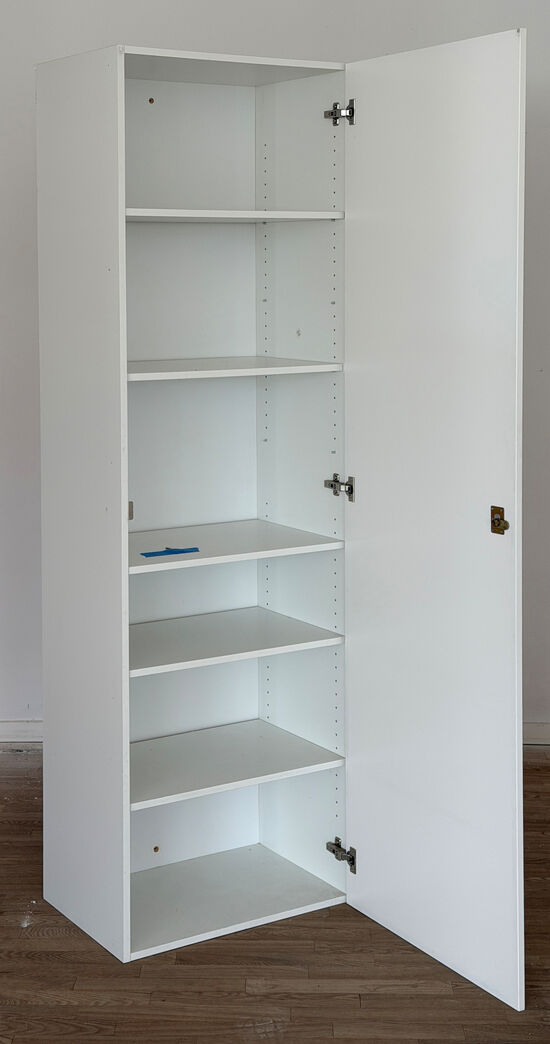 Svane højskab med lås/nøgle 195x60x42 hh
