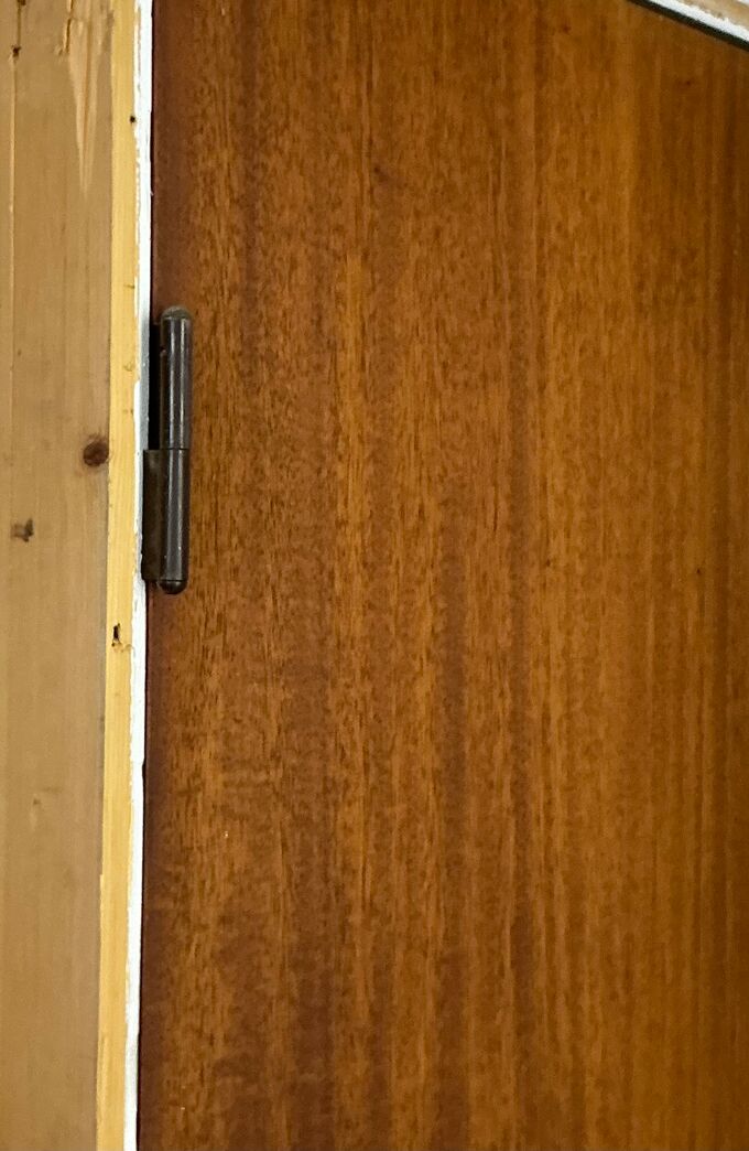 Mahognifineret dør med karm