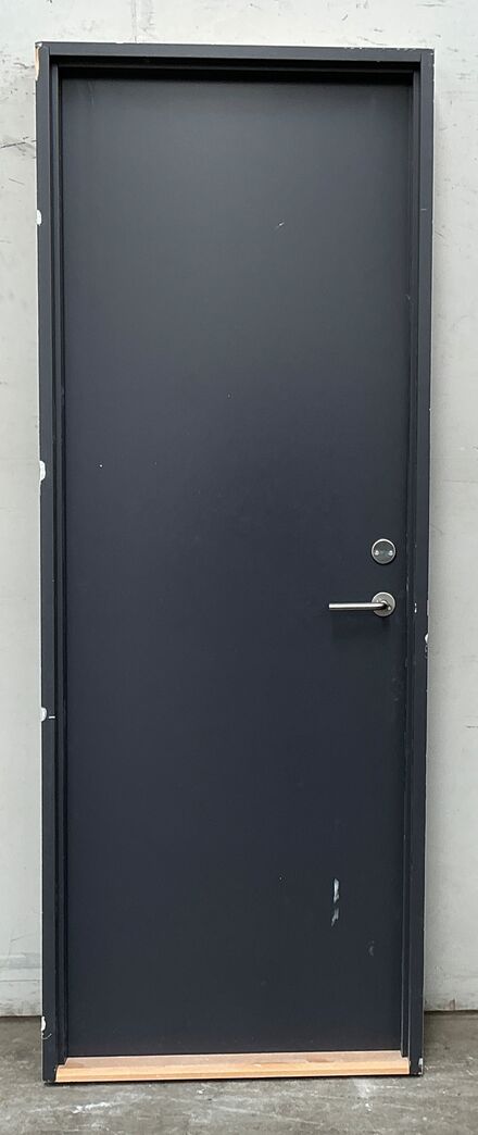 Massiv dør M8 m/karm