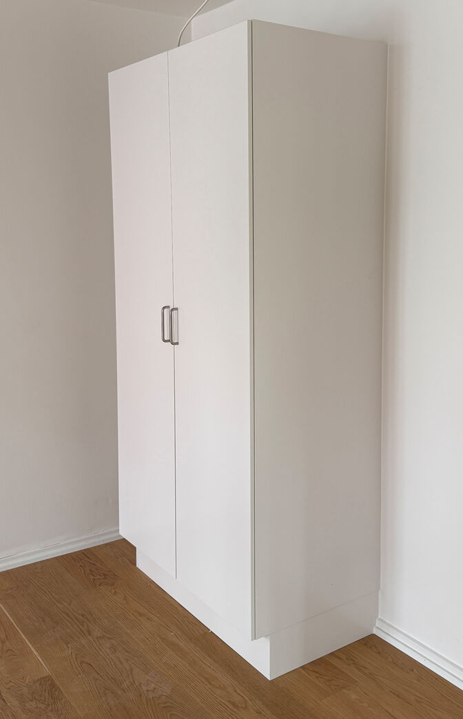 HTH klædeskab med 5 hylder 100X195,5x56,5cm
