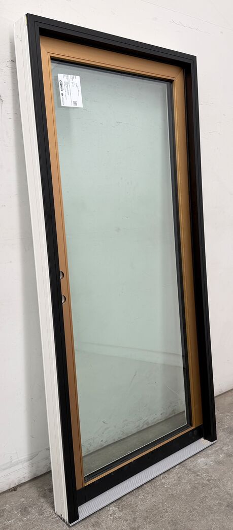 Guldfarvet vh. facadedør med karm 222 cm.