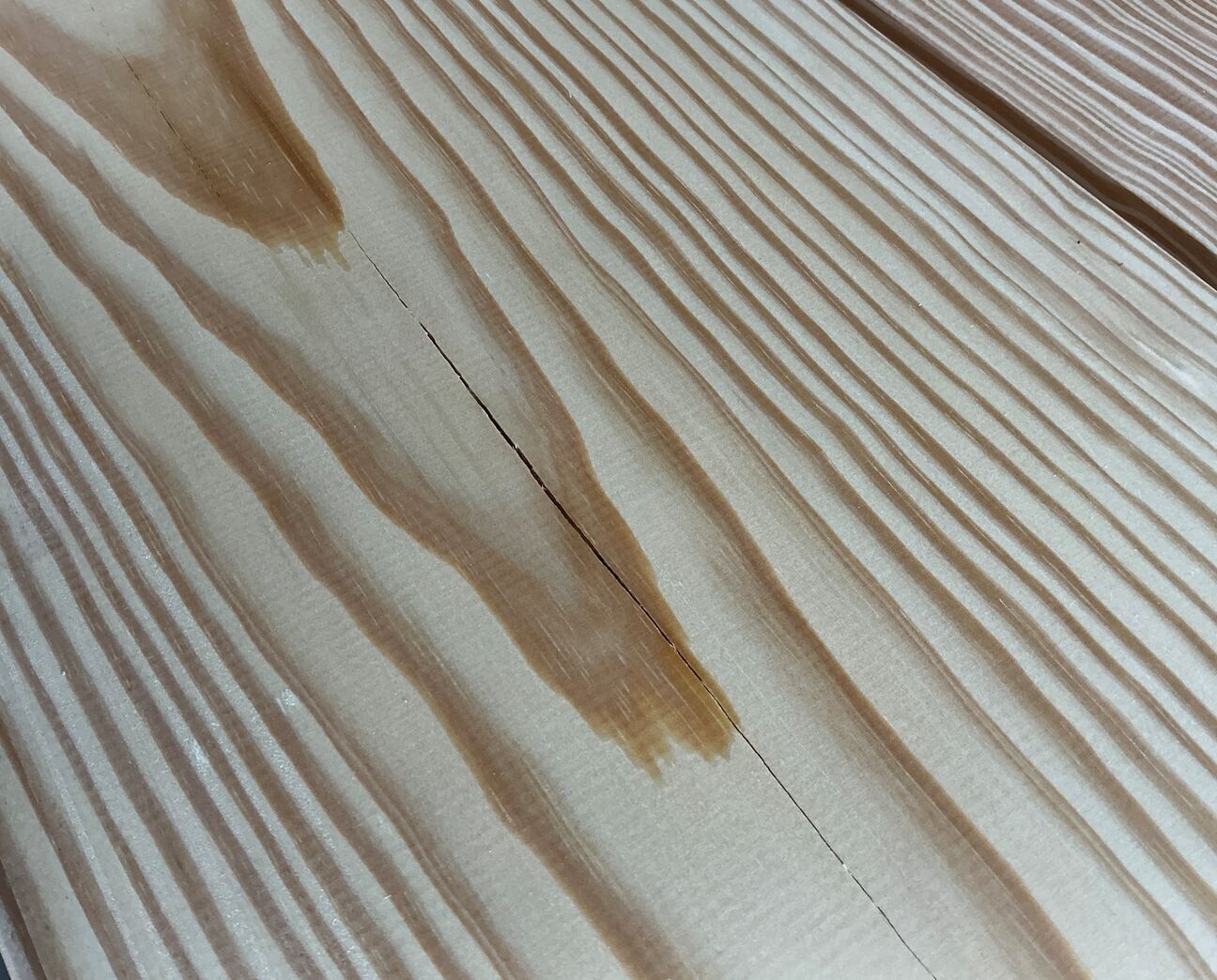 Gulvplanke i Pitch Pine - 18 cm bredde