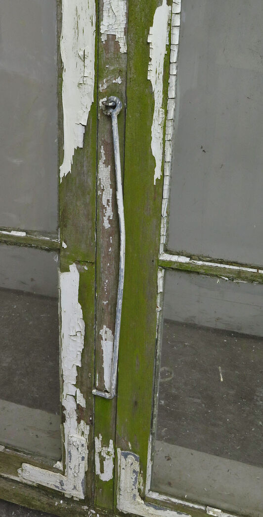 Sprossevindue med kittet enkeltlagsglas