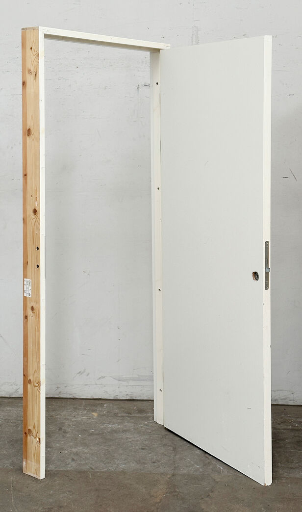 Massiv dør med karm M9