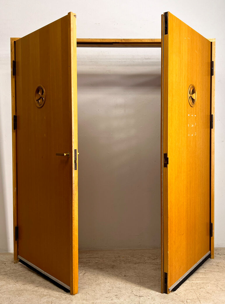 Dobbeltdør med karm Dobbeltdør med karm