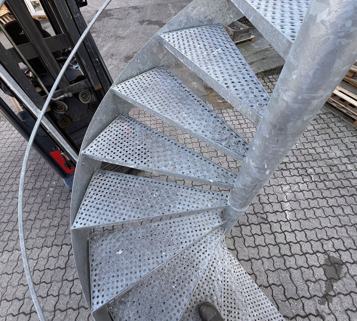 Spindeltrappe - 300 cm