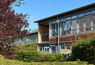 Tectum dobbelt garderobeskab m. skuffer