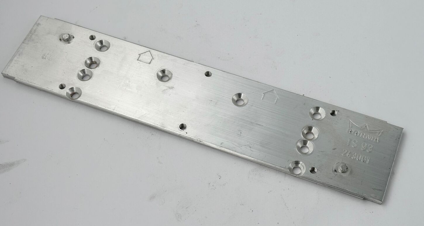 Monteringsplade til Dorma dørpumpe TS 93