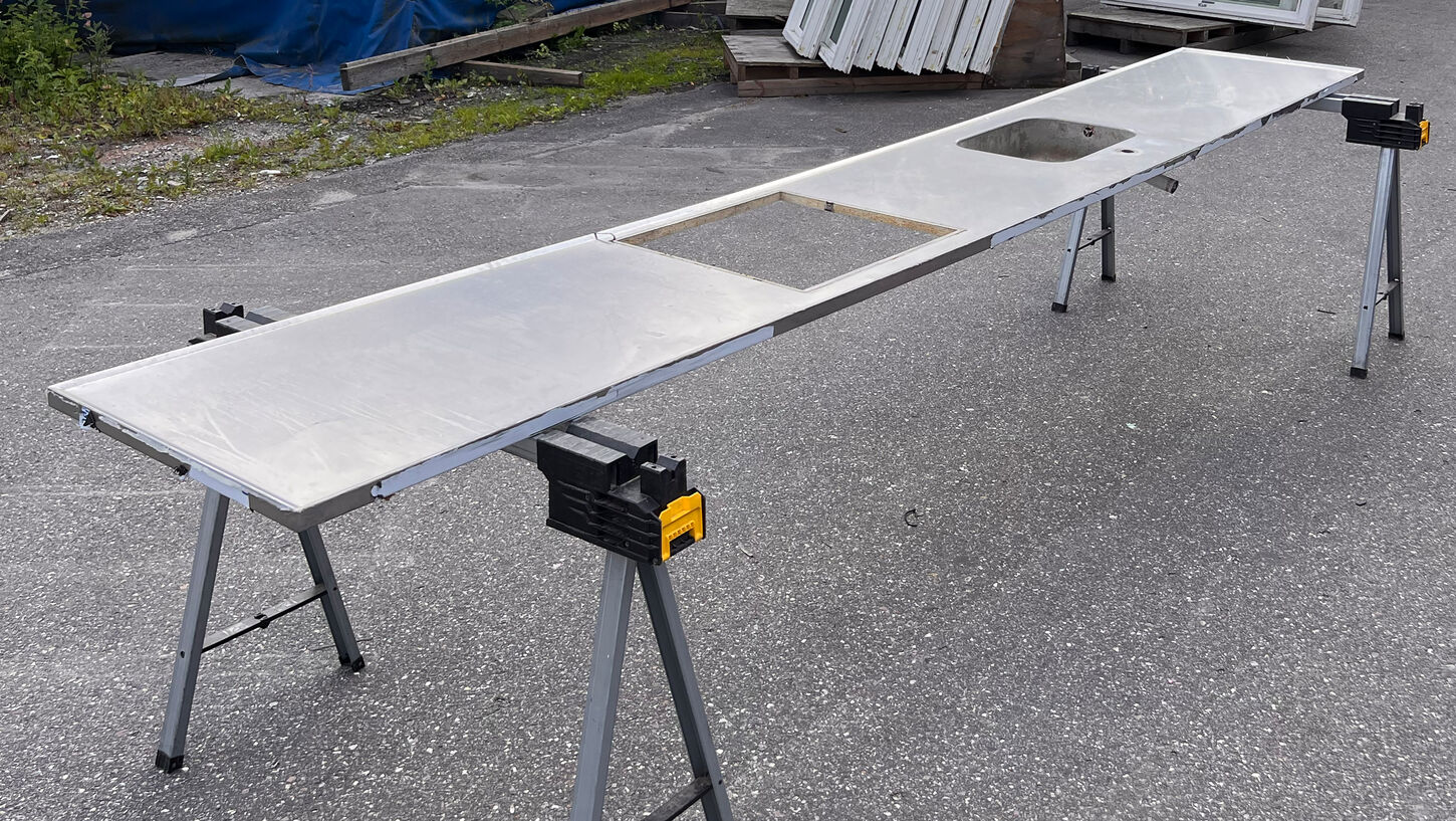 Stålbordplade med vask - 408 cm