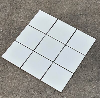 1 m2 grå/hvide vægflise 10x10 cm