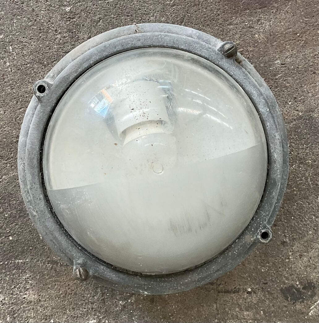 Gammel skotlampe afskærmet klart skærm