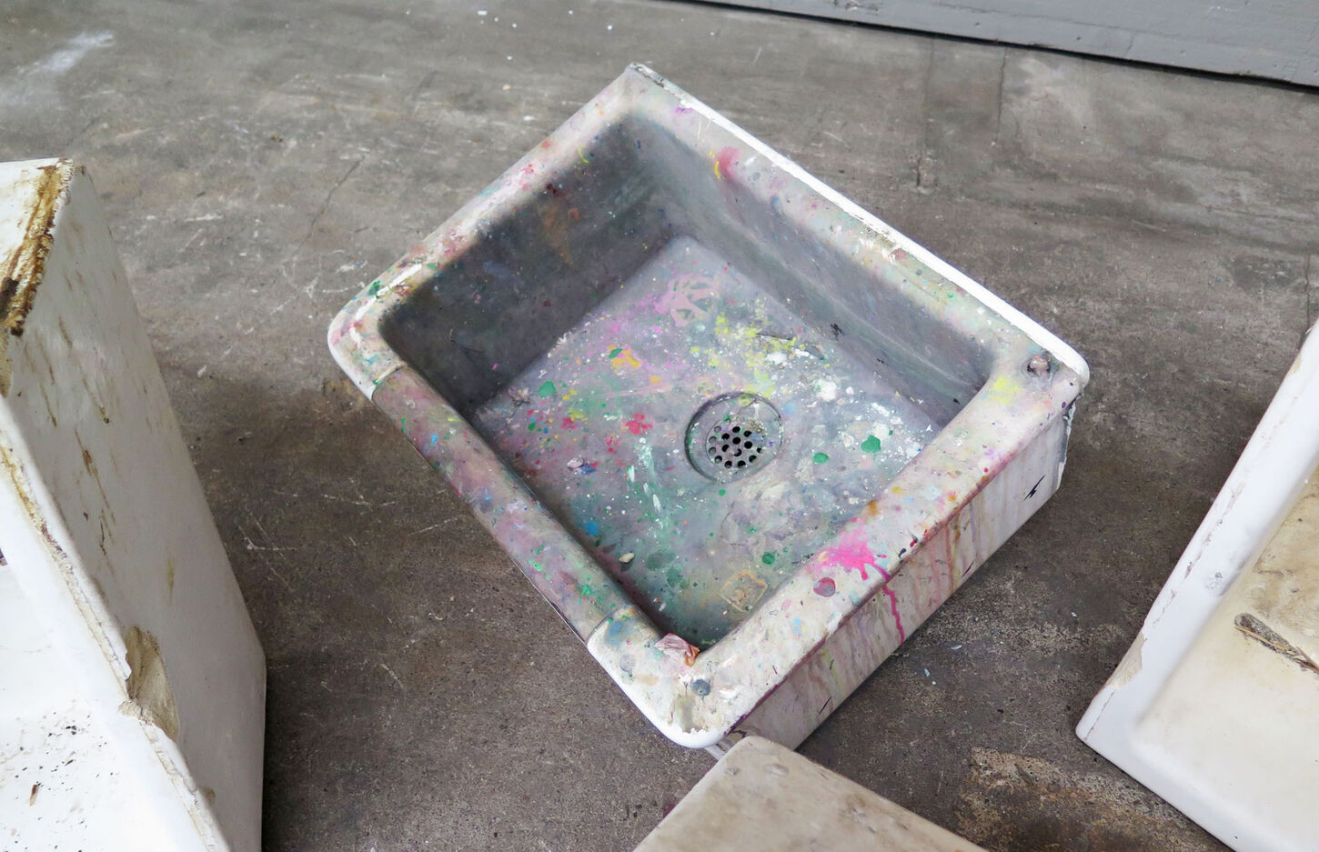 Skolevask med egetræskant - med skade