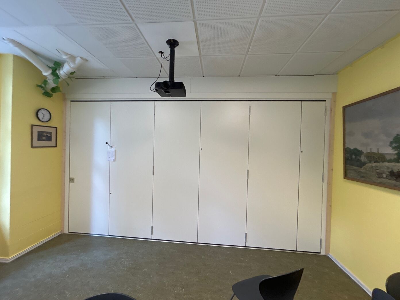 Billedet er ikke af væggen, der er til salg. Det er et eksempel, der viser væggen, når den er&hellip;