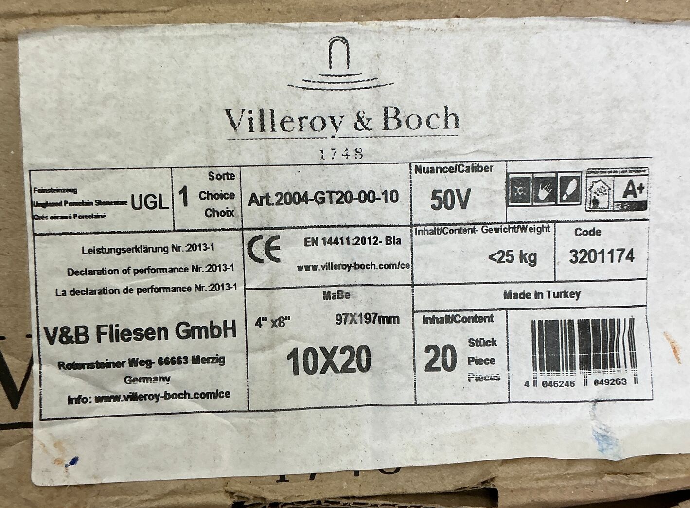 Hvide buede sokkelfliser med pletter - 9,7x19,7x7