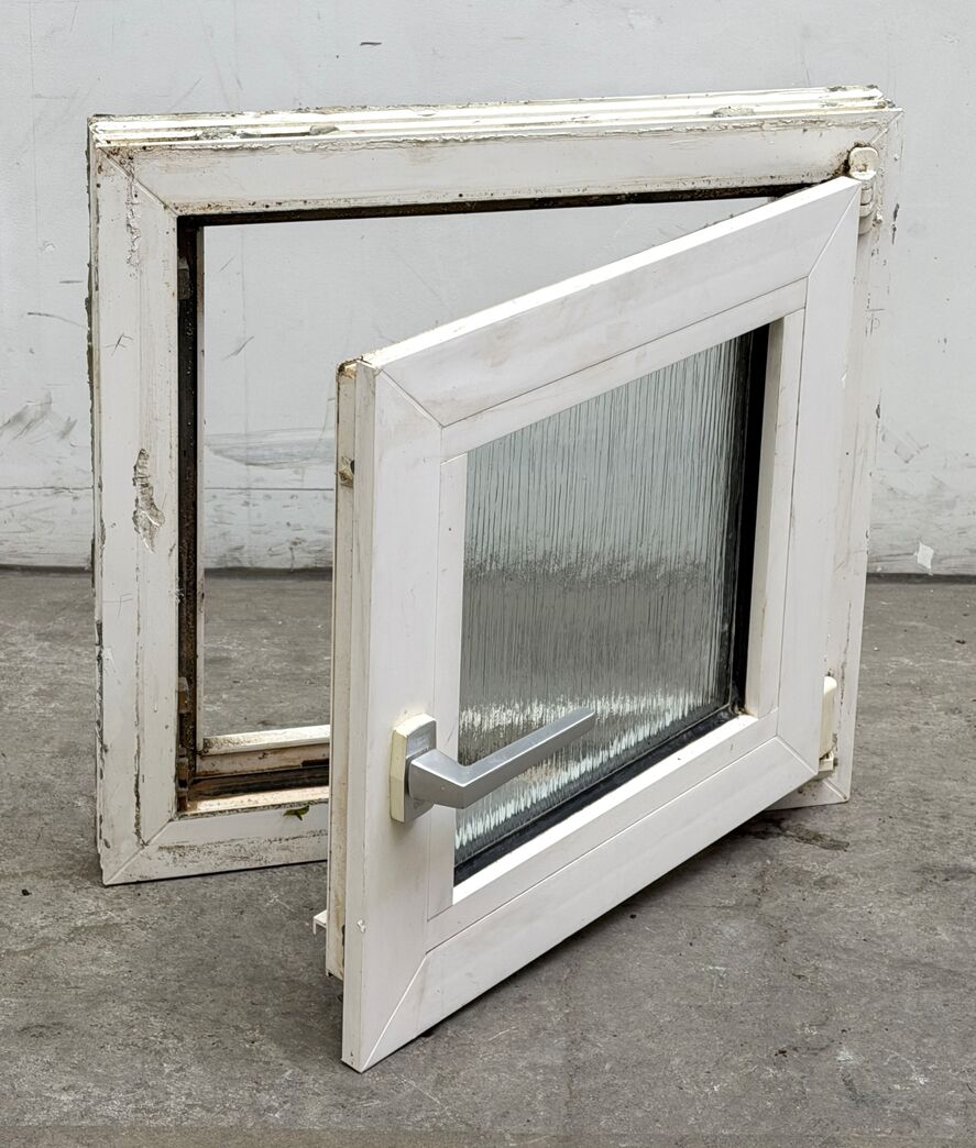 Plast sidehængt/kip termovindue 59x59 cm. matteret