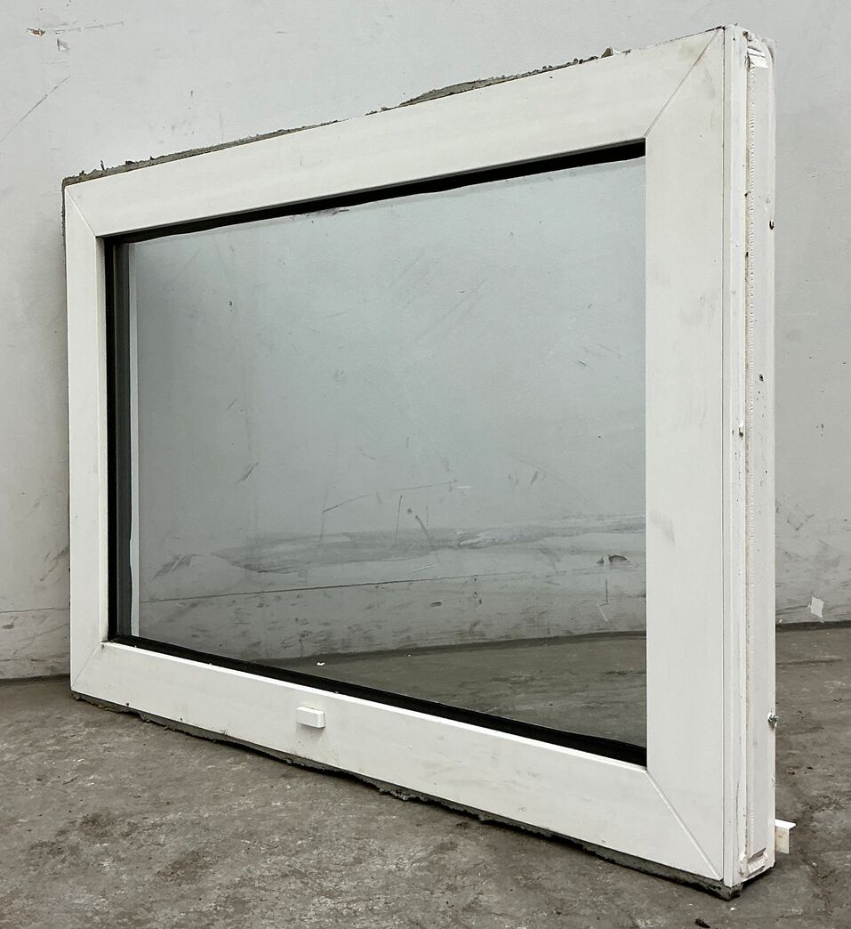 Termovindue i fast plastkarm