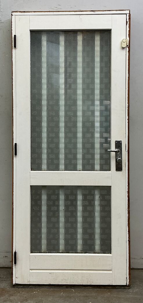 Hvid yderdør med matteret glas