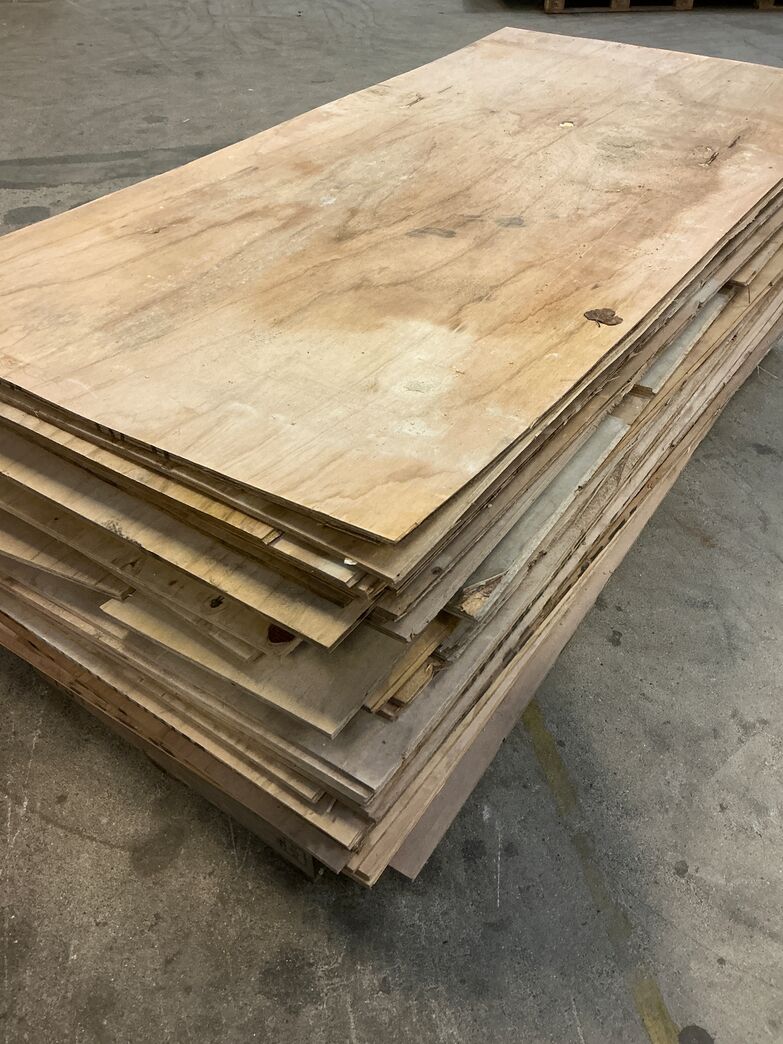 Ca 200 stk brugte 12 mm tagkrydsfiner