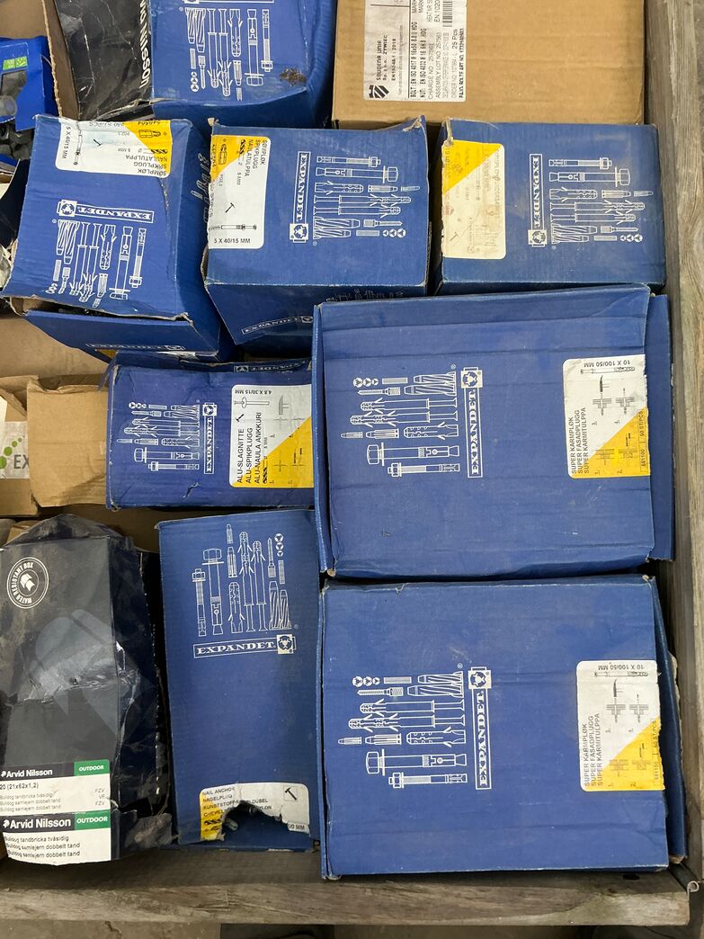 Bolte, Møtrikker og Skiver