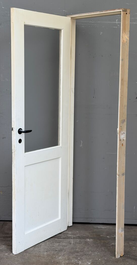 Fyldningsdør med matteret glas og karm