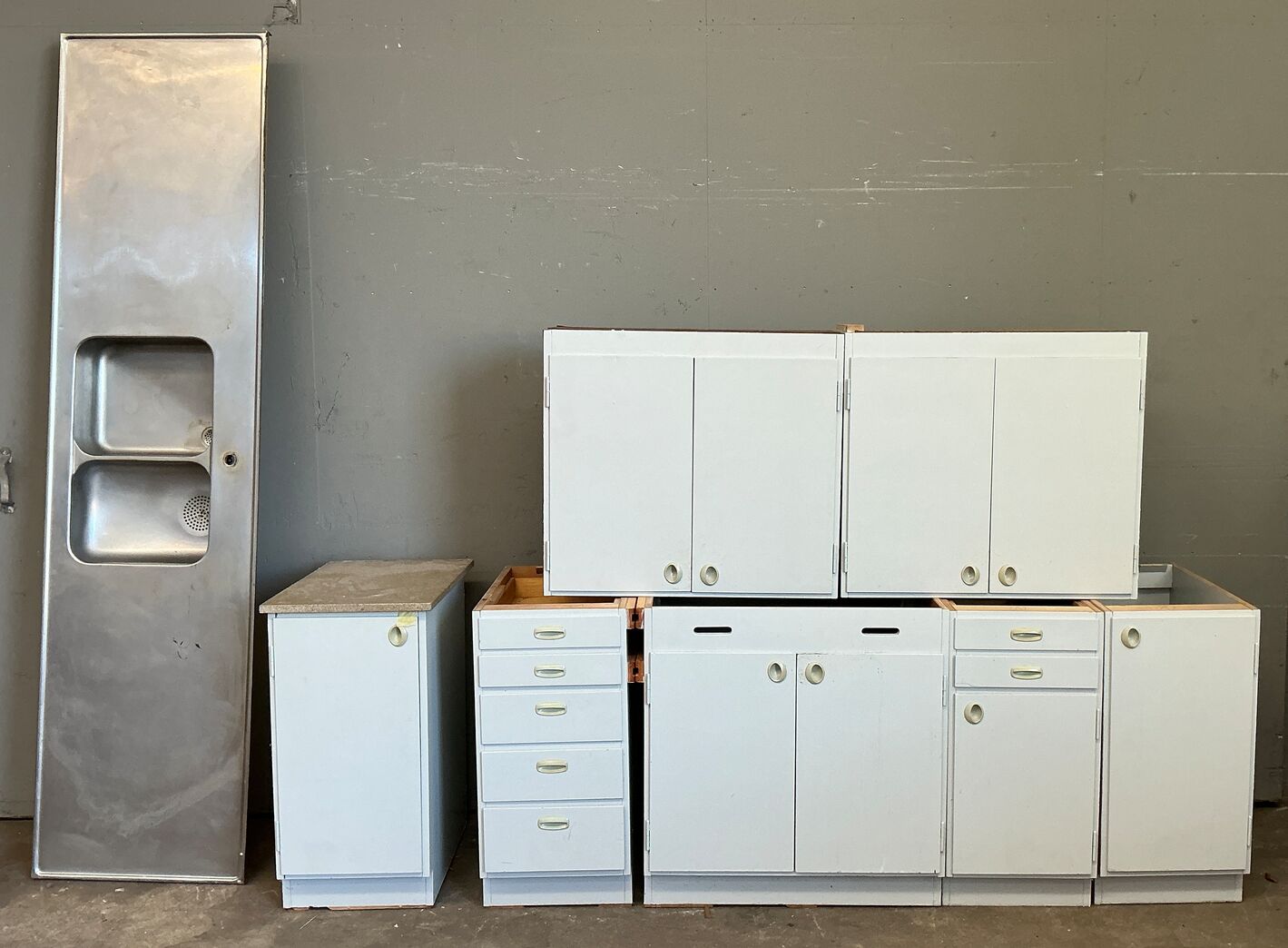 Komplet 60'er køkken - 2 stk overskabe - , malet