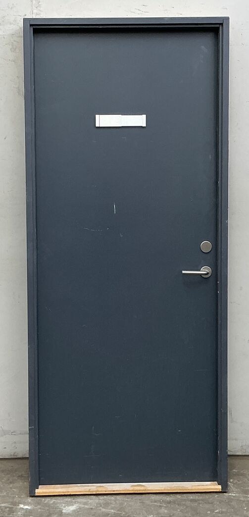 Massiv dør M9 m/karm