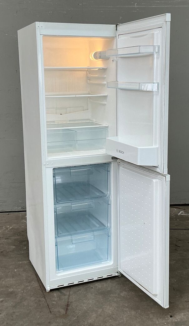 Fritstående Bosch køle/fryseskab 159/93 liter
