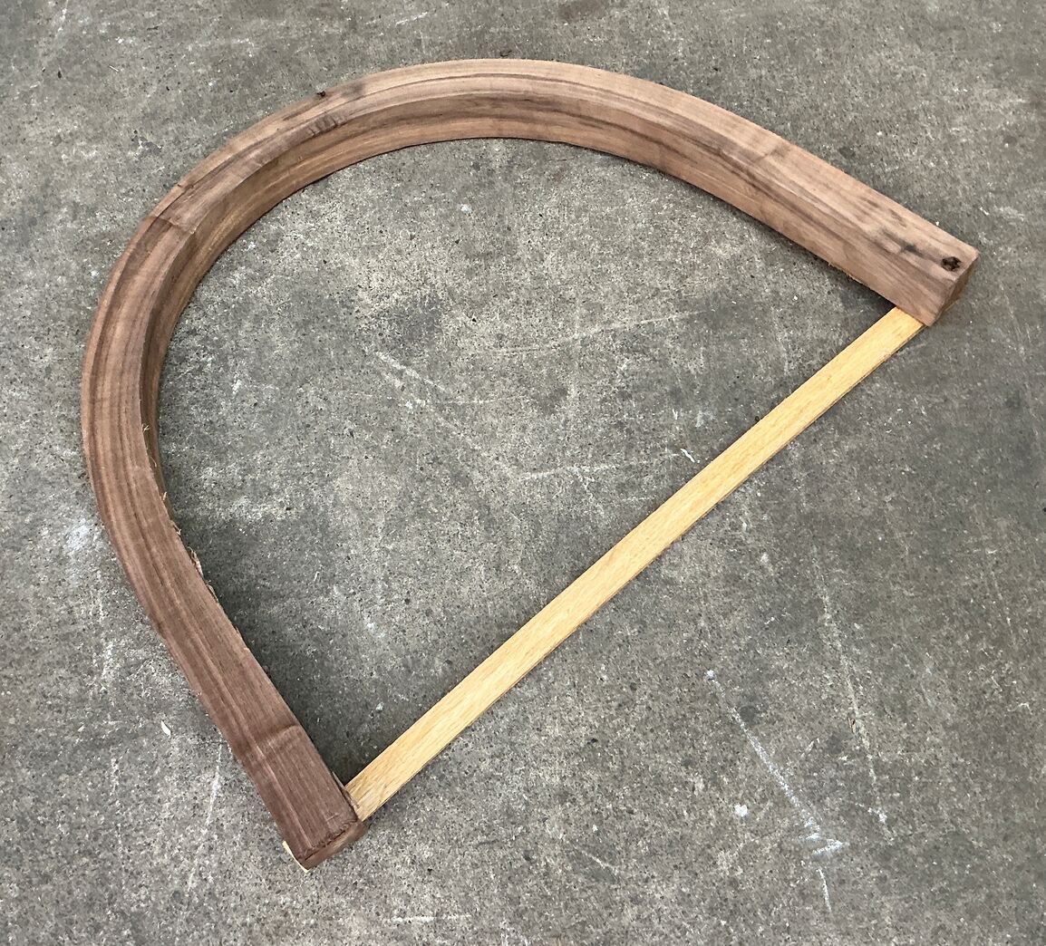 Rygbøjle i Valnød 38x42x1181 mm