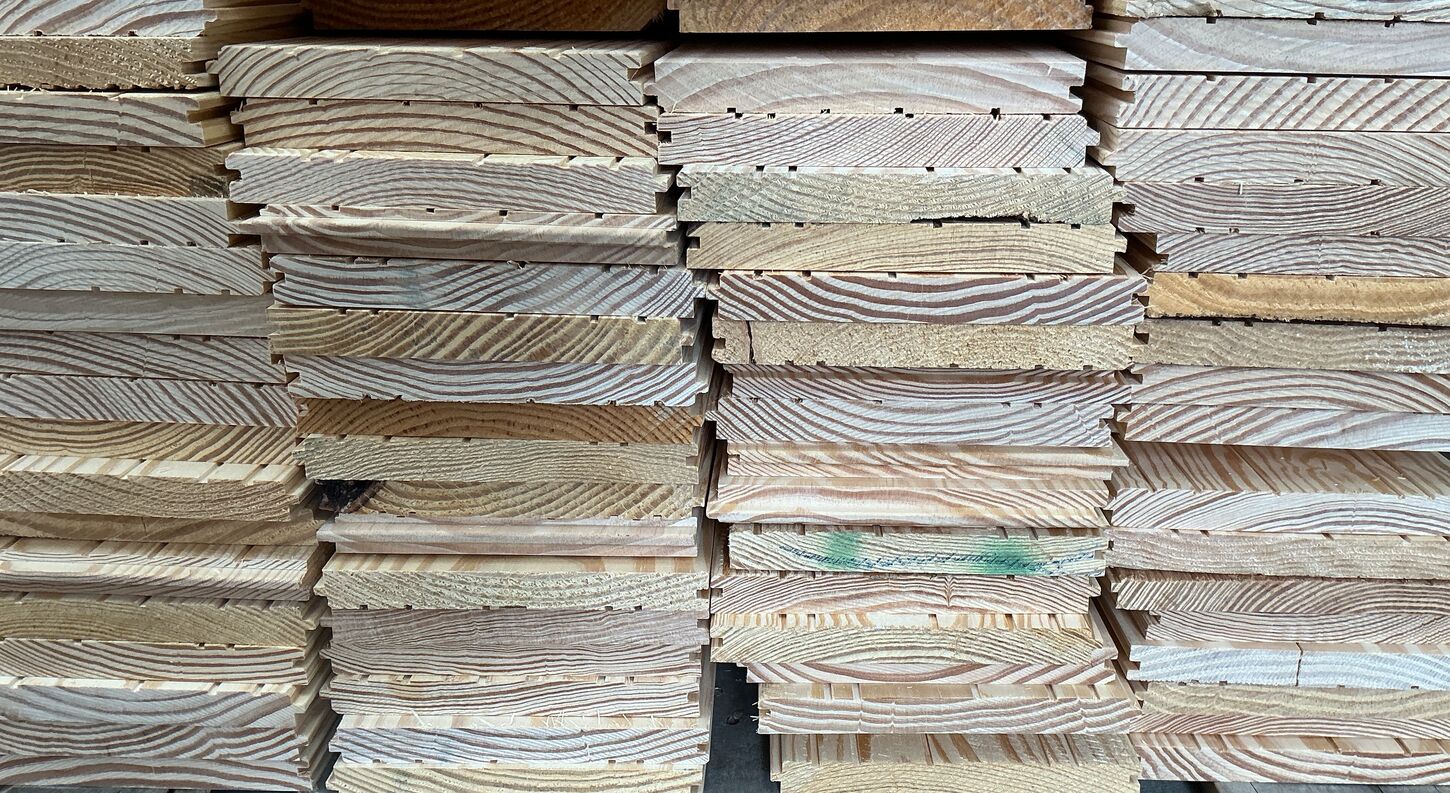 Gulvplanke i Pitch Pine - 18 cm bredde