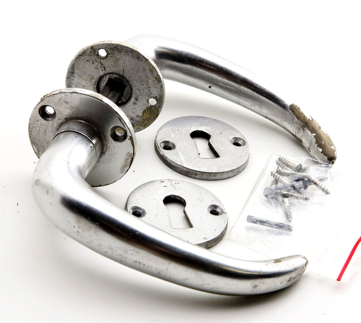 Alu-greb med nøgleskilte Alu-greb med nøgleskilte